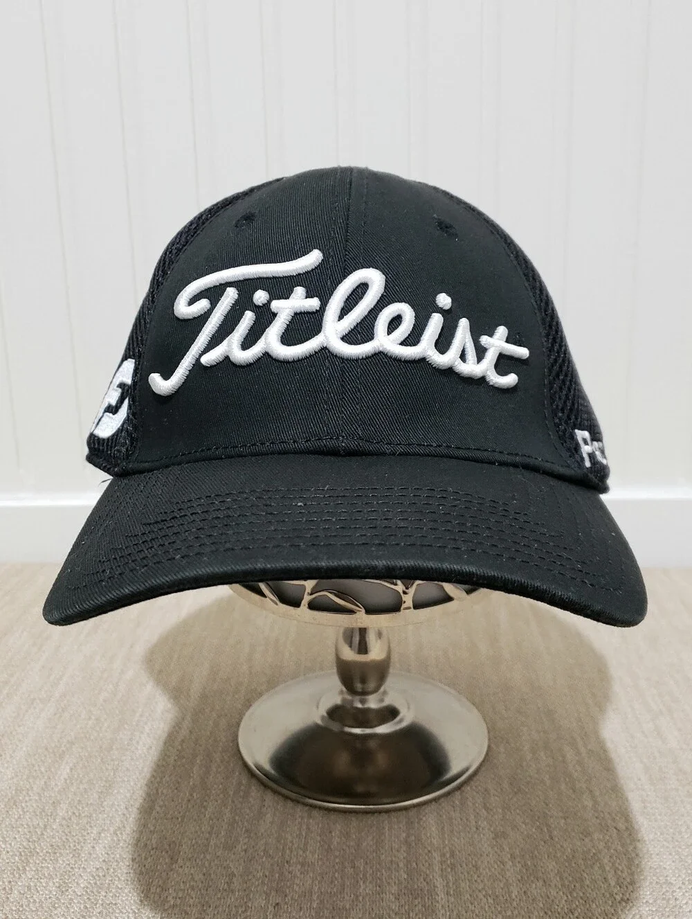 NWOT! TITLEIST Embroidered Pro V1 FJ Stretch Fitted Cap (L/XL) Black/White